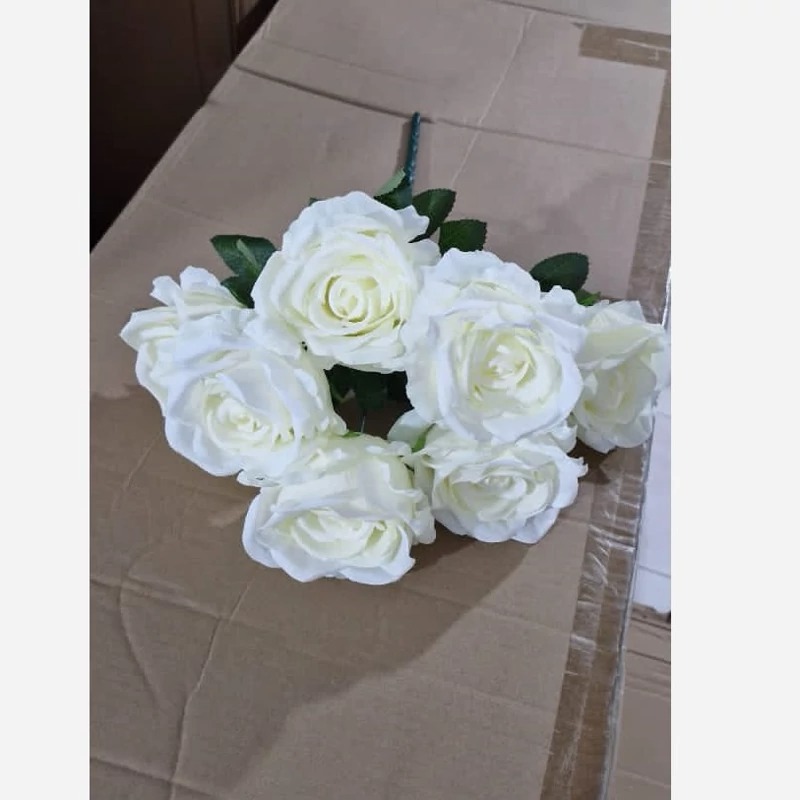 گل مصنوعی دسته رز 7 گل درشت